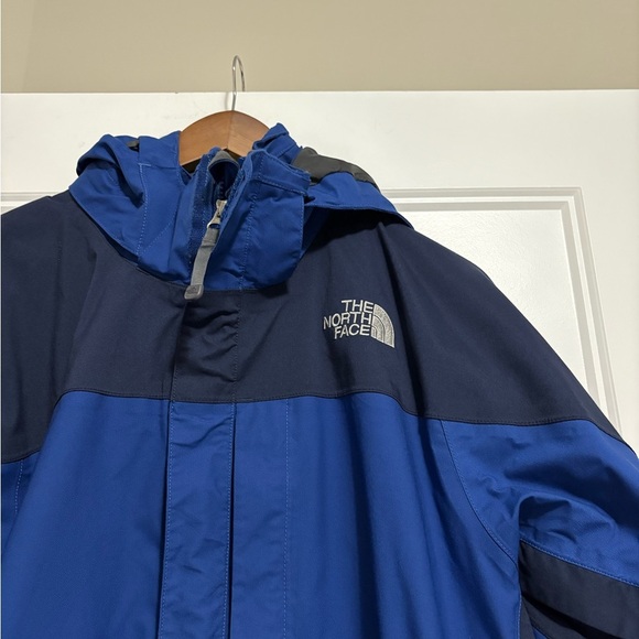 The North Face Men's Two-Tone Blue Performance Jacket - Picture 2 of 9